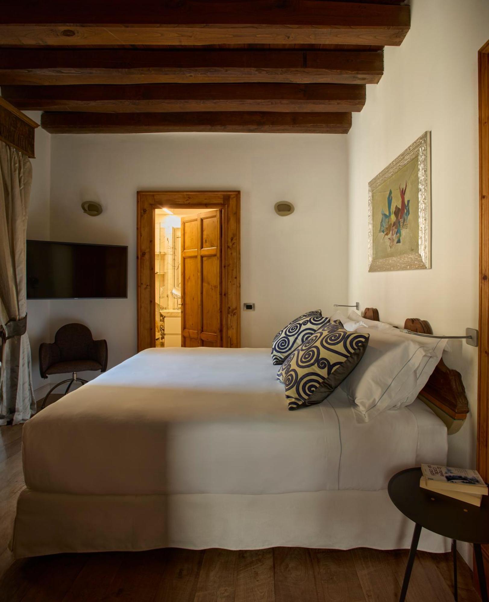 Palazzo Delle Pietre - Luxury Apartments Рим Екстериор снимка