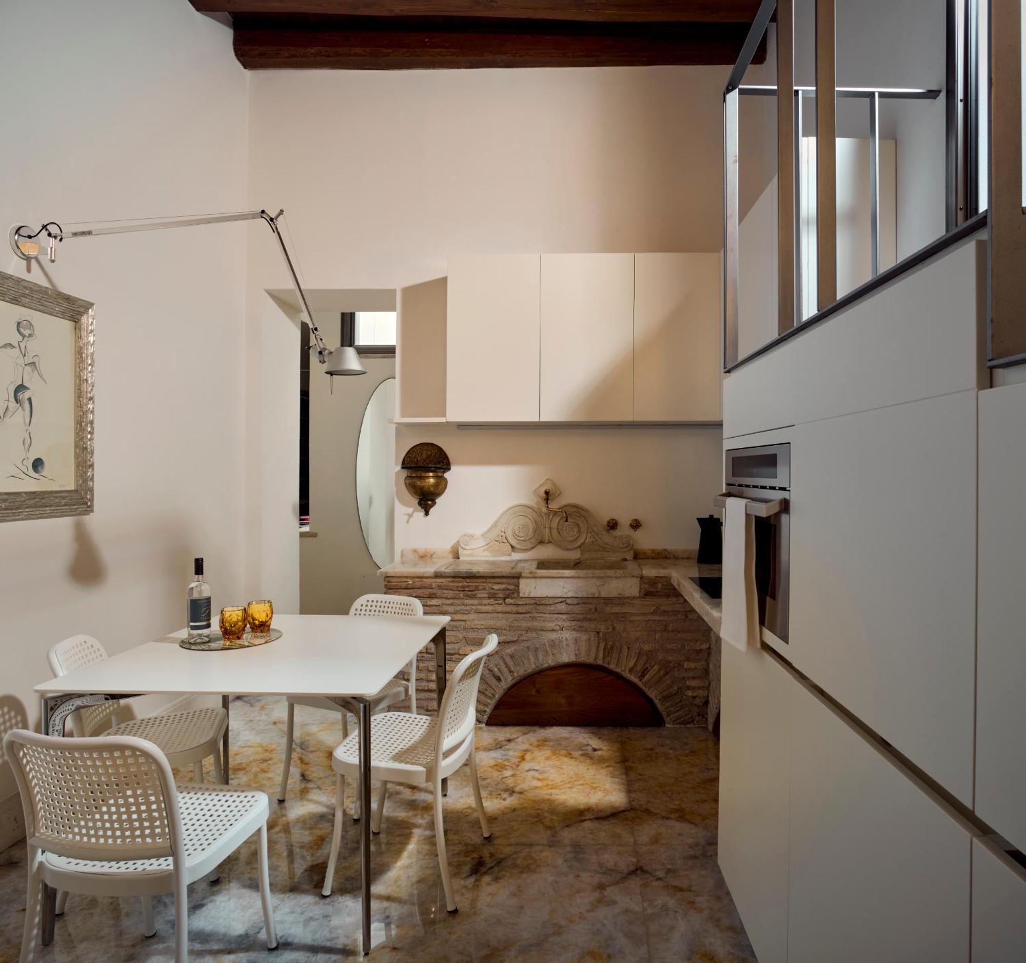 Palazzo Delle Pietre - Luxury Apartments Рим Екстериор снимка